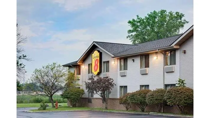 Super 8 by Wyndham Mentor/Cleveland Area
