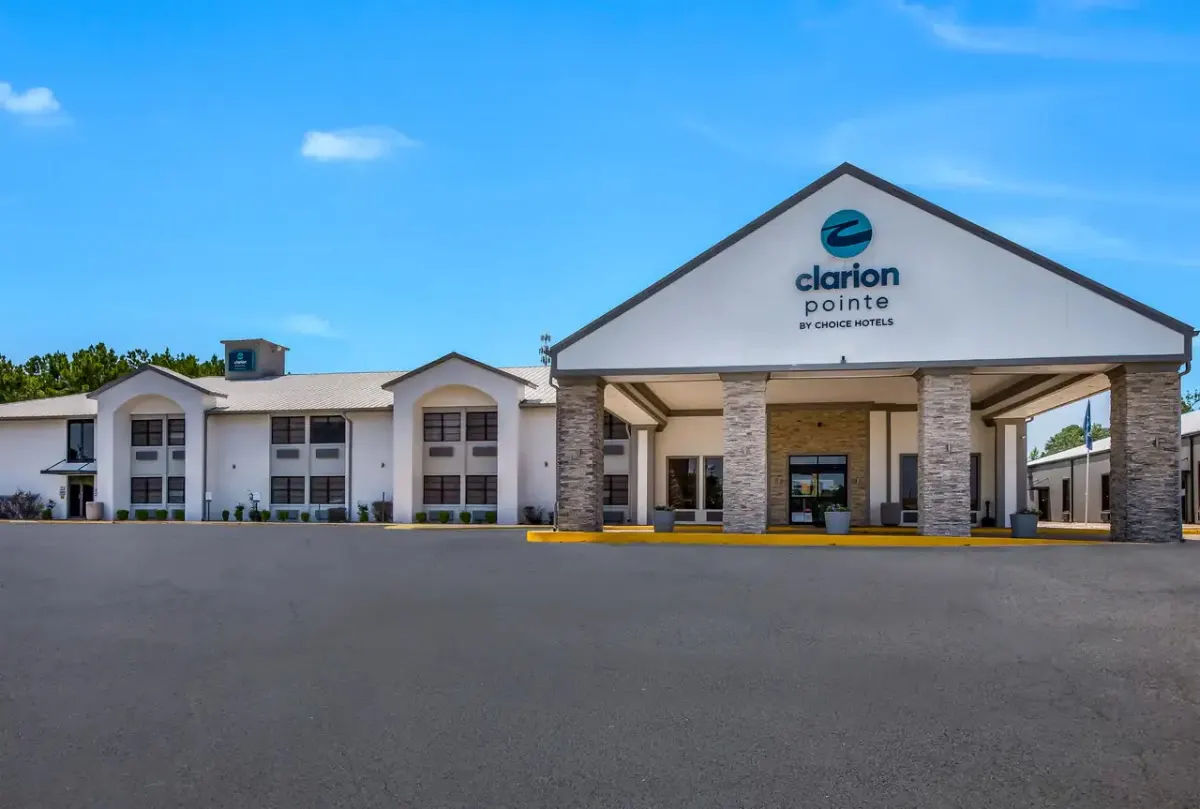 Clarion Pointe Marshall & East End Conference Center