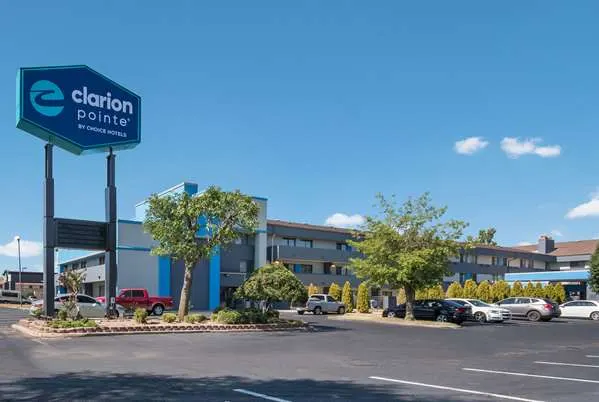 Clarion Pointe OKC Airport