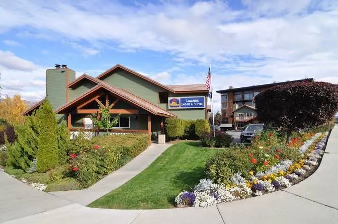 Lakeside Lodge & Suites