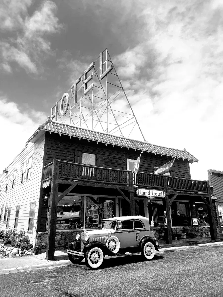 Hand Hotel