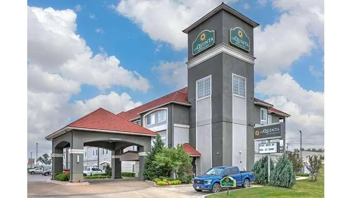 La Quinta Inn & Suites by Wyndham Tulsa Airpt / Expo Square