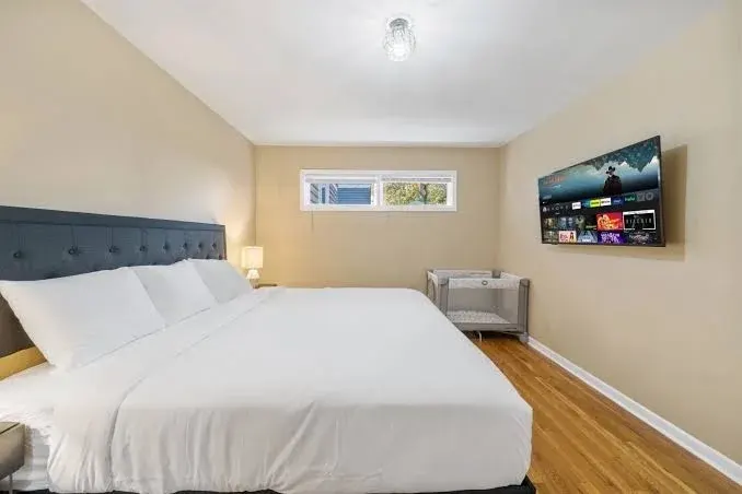 Near NYC Duplex | PS5 + Gym | Sleeps 11