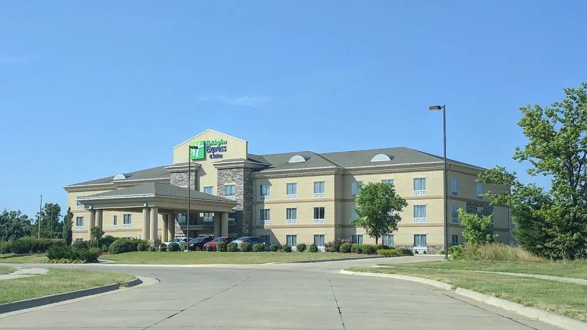 Holiday Inn Express & Suites Newton by IHG