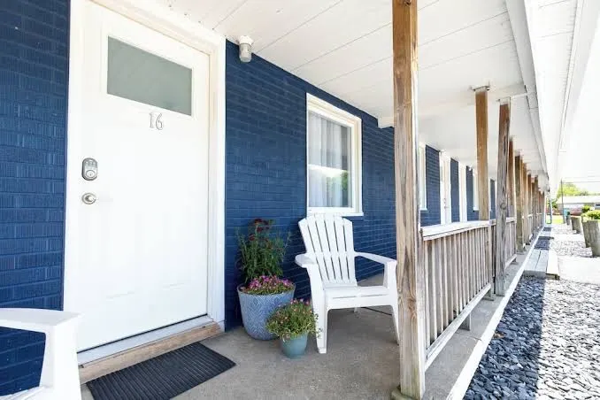 Anchor Bay Inn and Suites