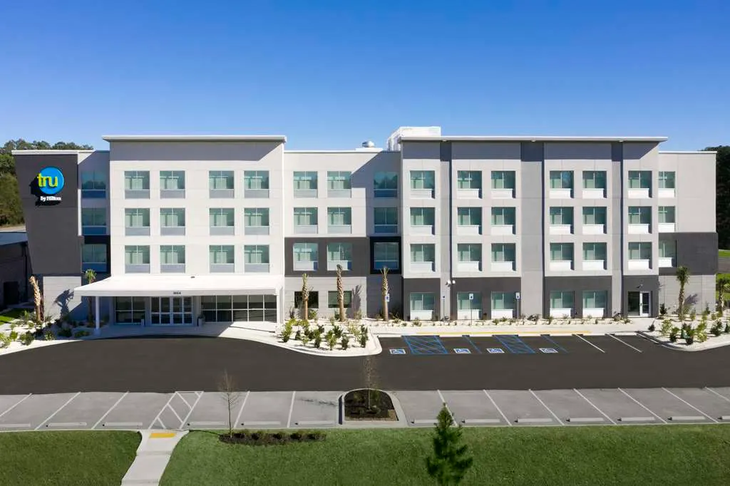 Tru by Hilton Beaufort