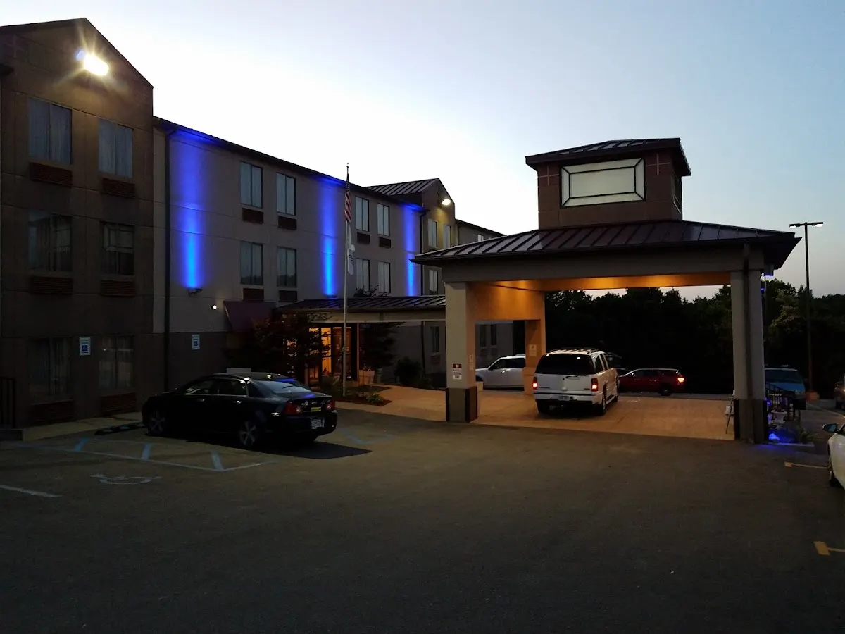 Holiday Inn Express Osage Beach - Lake of the Ozarks by IHG