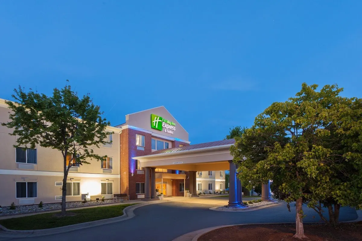 Holiday Inn Express & Suites Mebane by IHG