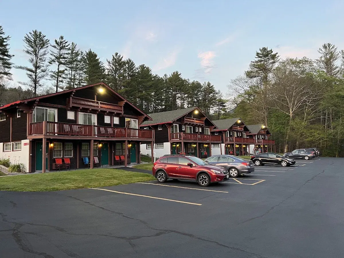Swiss Chalets Village Inn