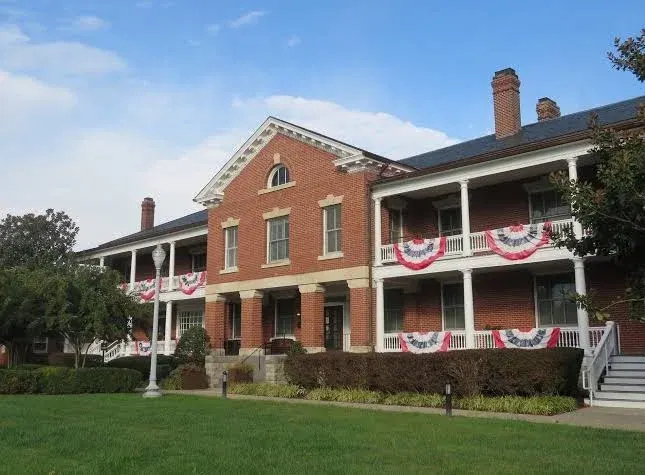 IHG Army Hotels Wainwright Hall - Historia