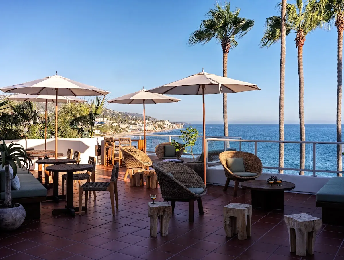 Casa Loma Beach Hotel