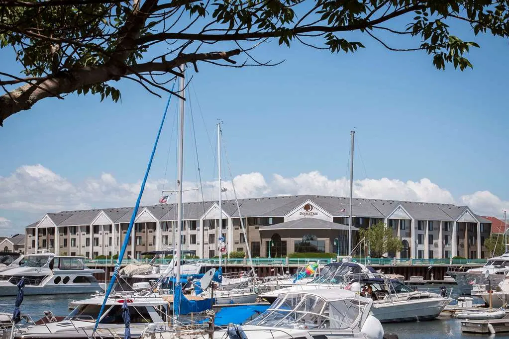 DoubleTree by Hilton Hotel Racine Harbourwalk