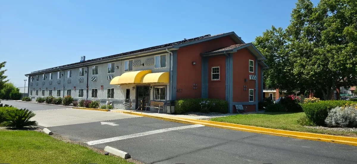 Deluxe Inn Willows on I-5