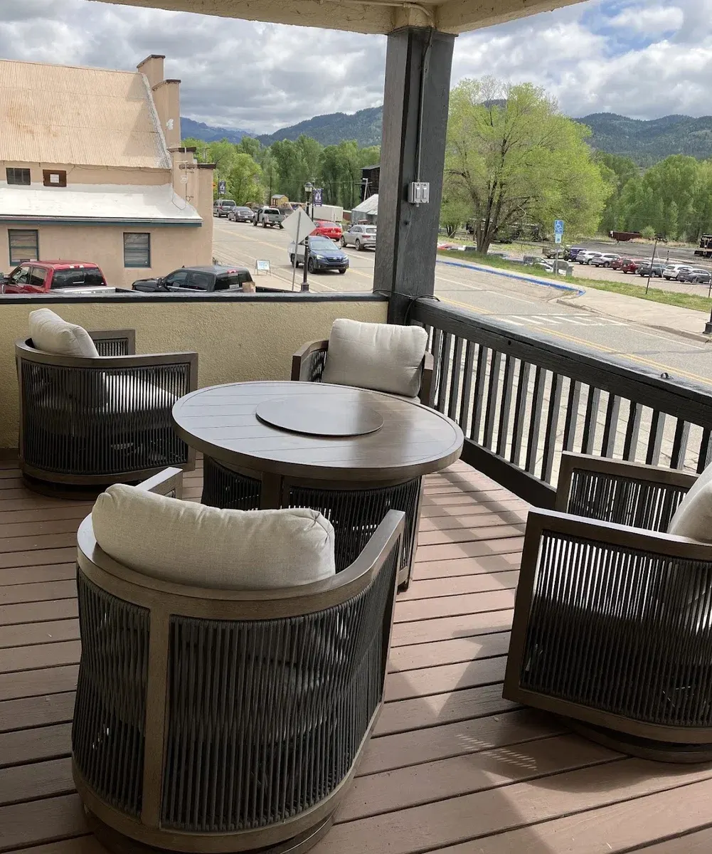 Iron Rail Inn - Restaurant & Bar