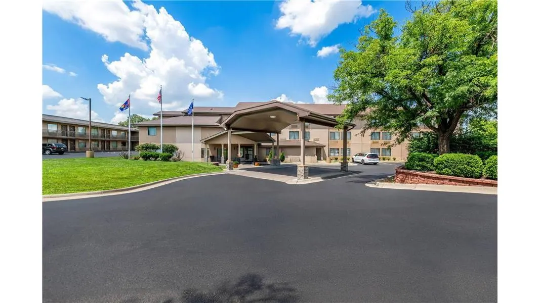 Quality Inn & Suites Lawrence - University Area