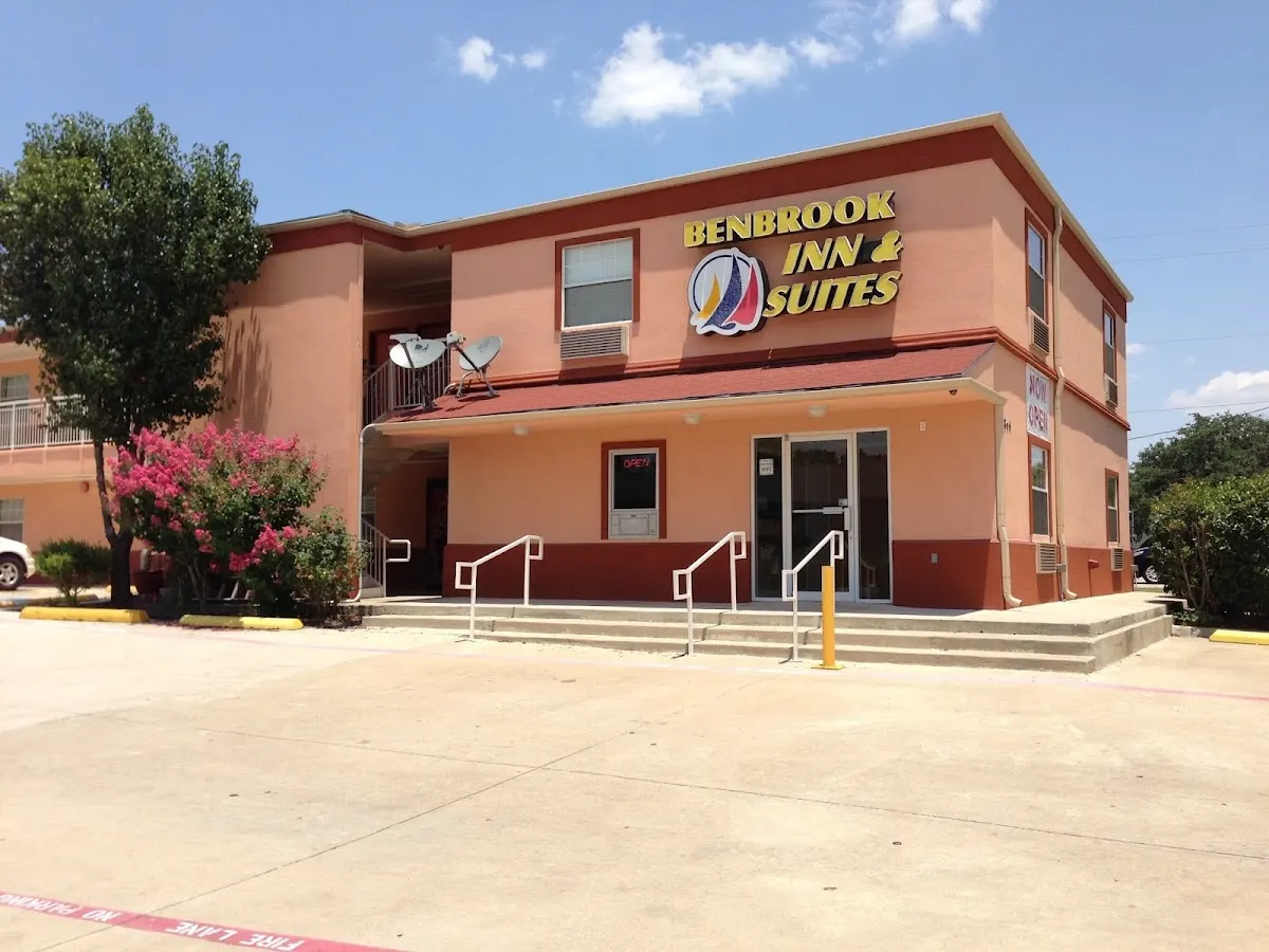 Benbrook Inn & Suites