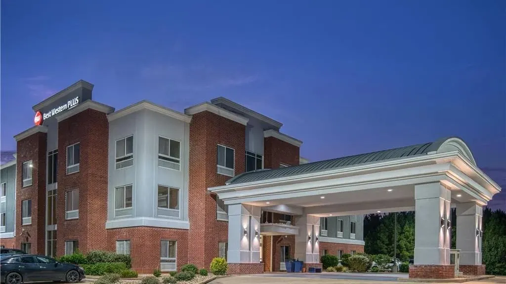 Best Western Plus Philadelphia-Choctaw Hotel and Suites