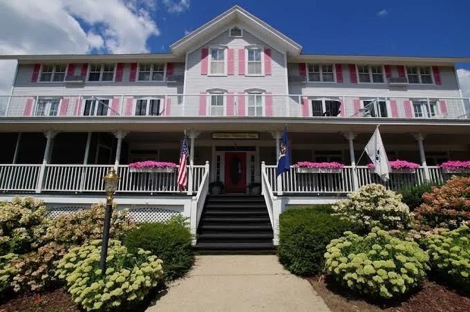 Harbor House Inn