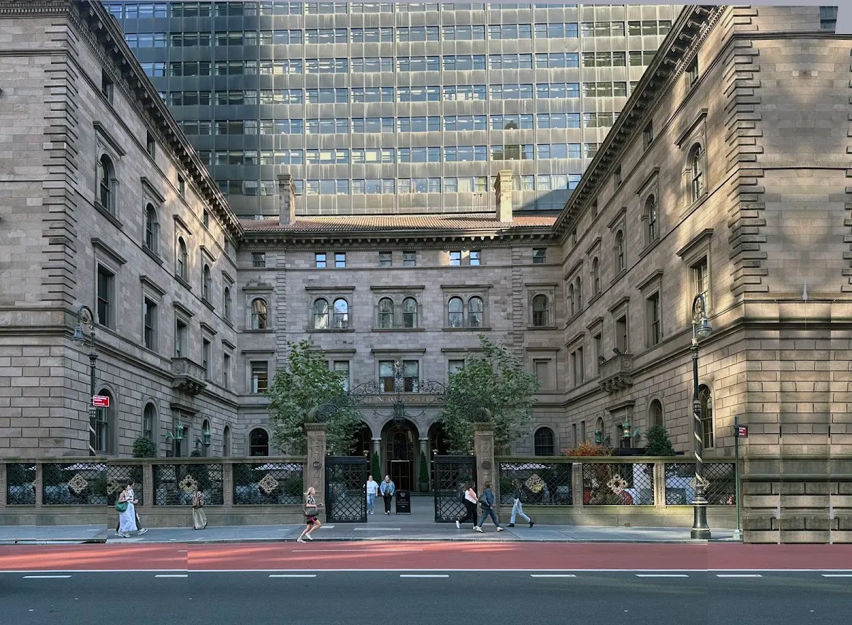 The Towers at Lotte New York Palace
