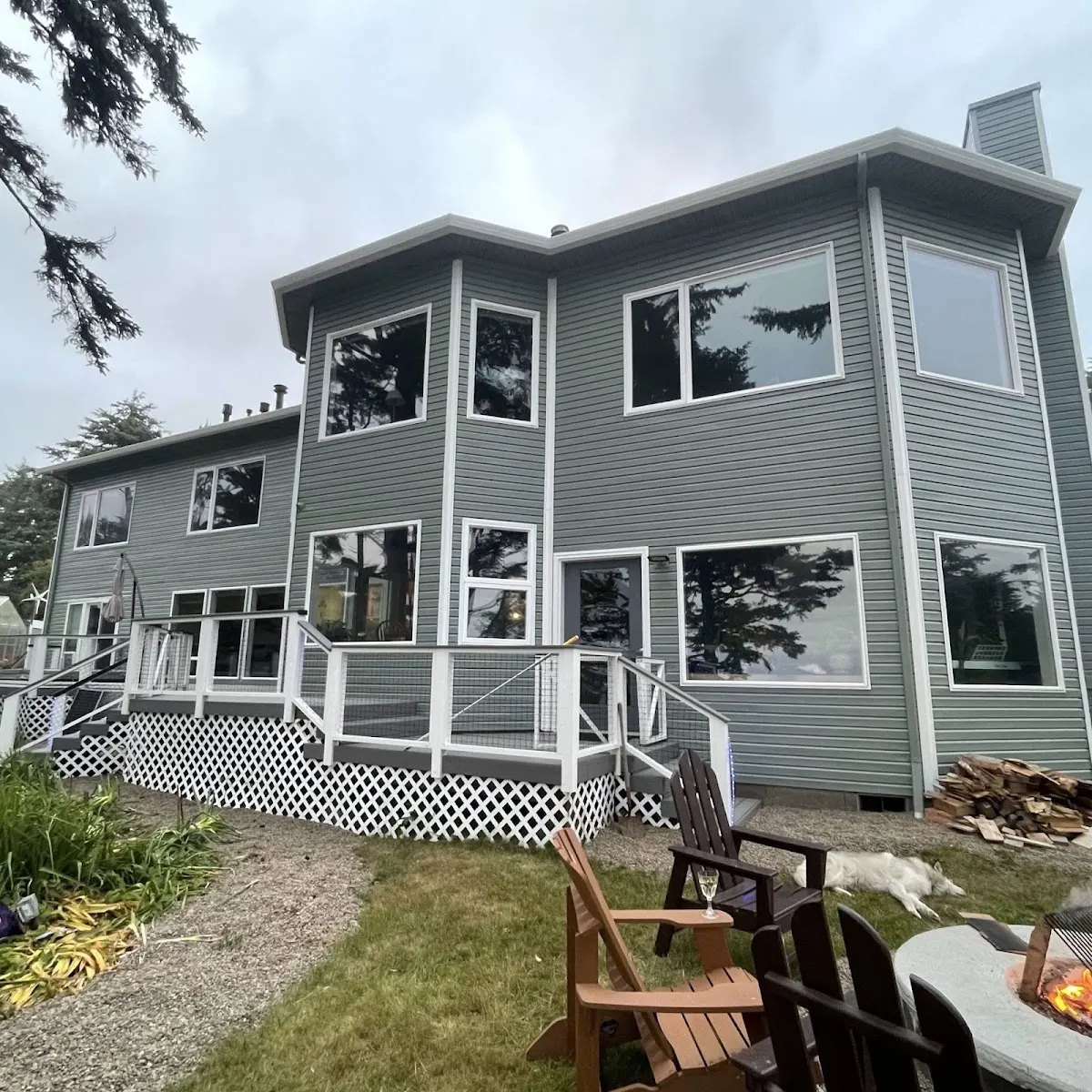 Tyee Lodge Oceanfront Bed & Breakfast