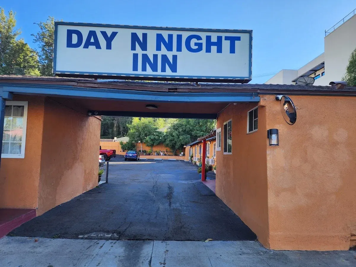 Day N Night Inn