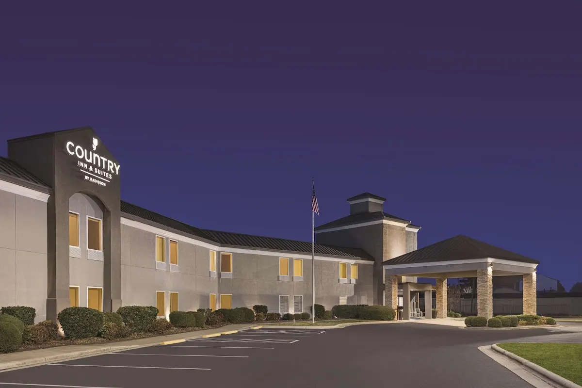 Country Inn & Suites by Radisson, Dunn I-95