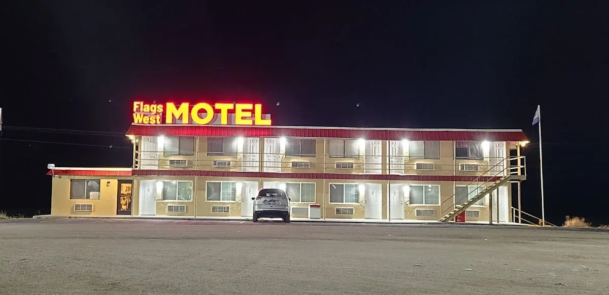 Flags West Motel