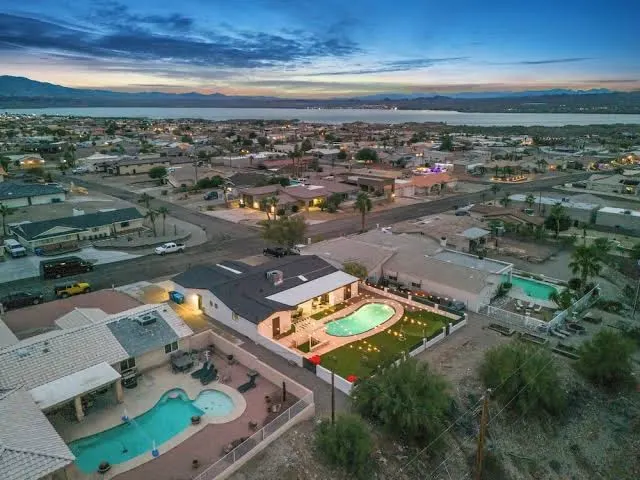 Sunny Arizona Oasis w/ Views - 2 Mi to Lake Havasu