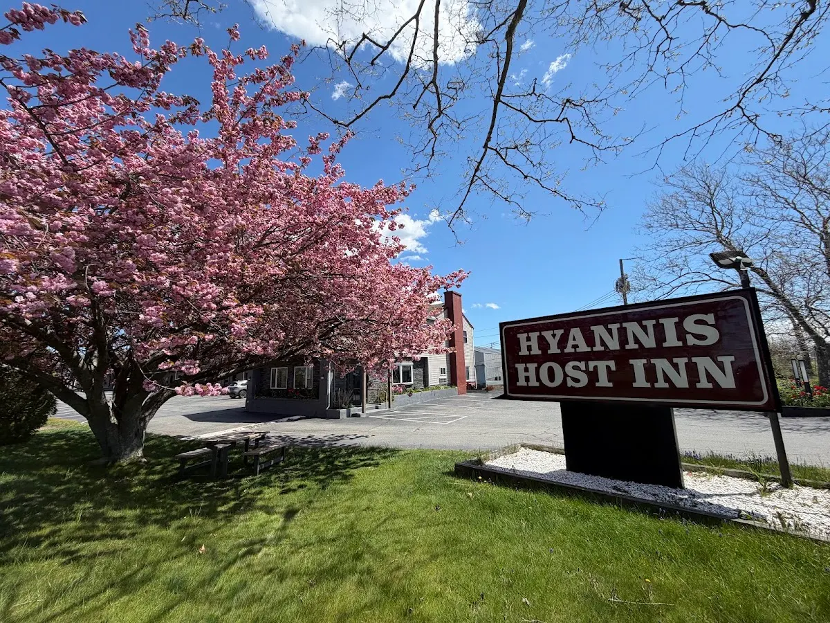 Hyannis Host Inn