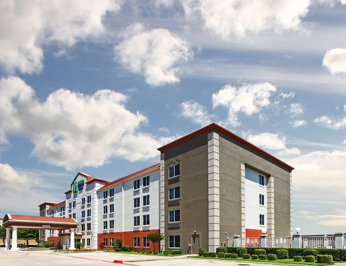 Holiday Inn Express & Suites Dallas Lewisville by IHG