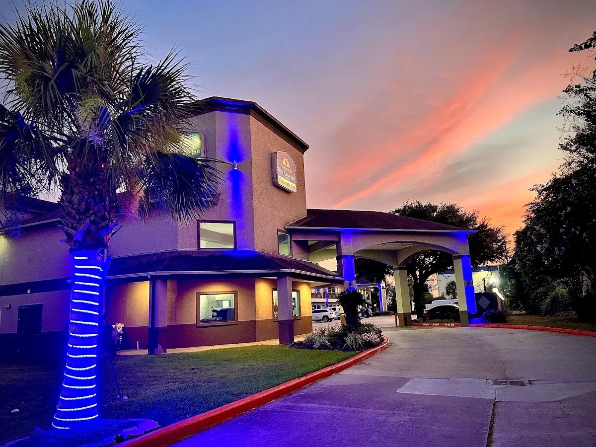 Americas Best Value Platinum Inn & Suites - IAH Airport