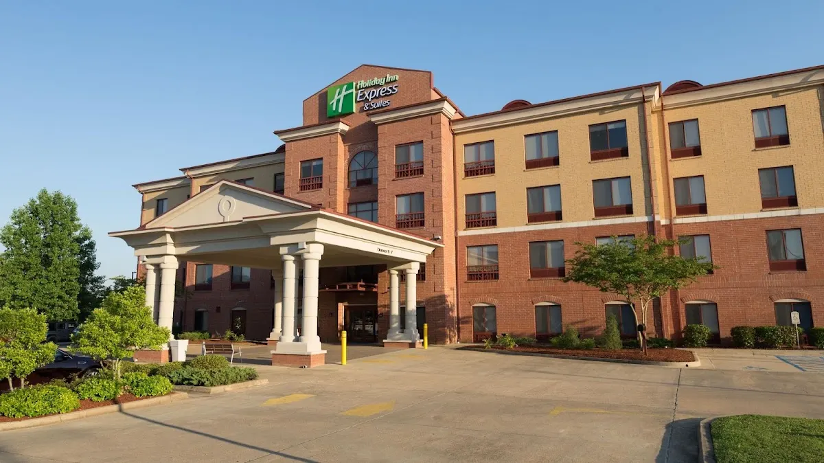 Holiday Inn Express & Suites Clinton by IHG