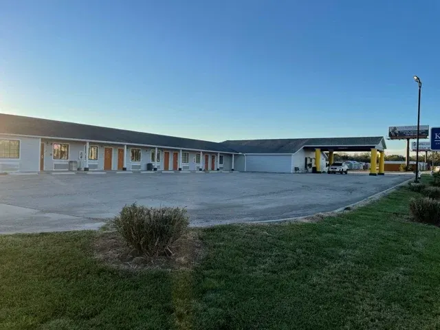 Kenedy Inn & Suites