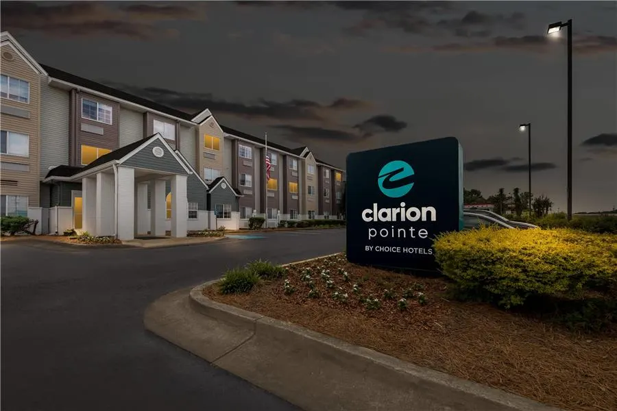 Clarion Pointe Starkville near University