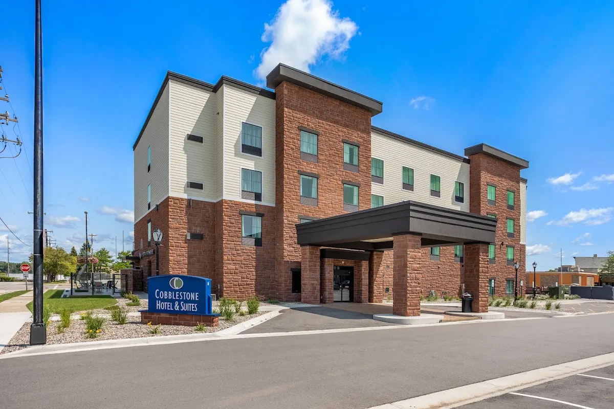 Cobblestone Hotel & Suites - De Pere/Green Bay