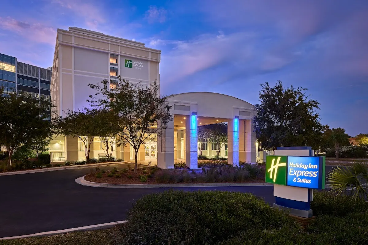 Holiday Inn Express & Suites Charleston Dwtn – Medical Ctr by IHG