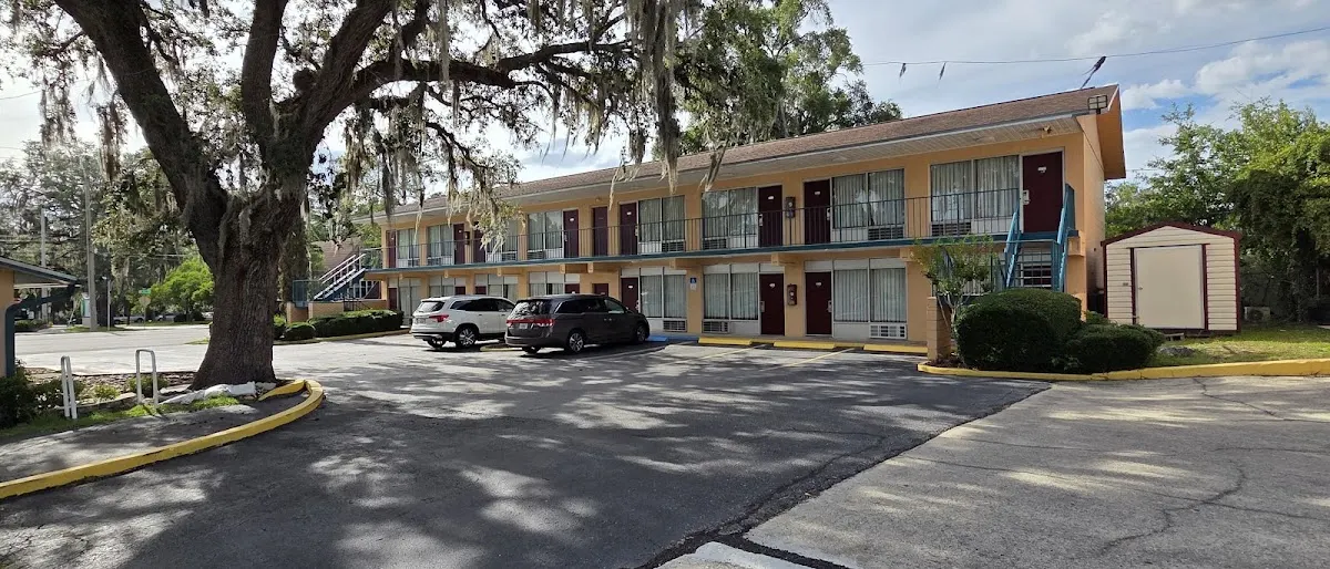 Travelers Inn
