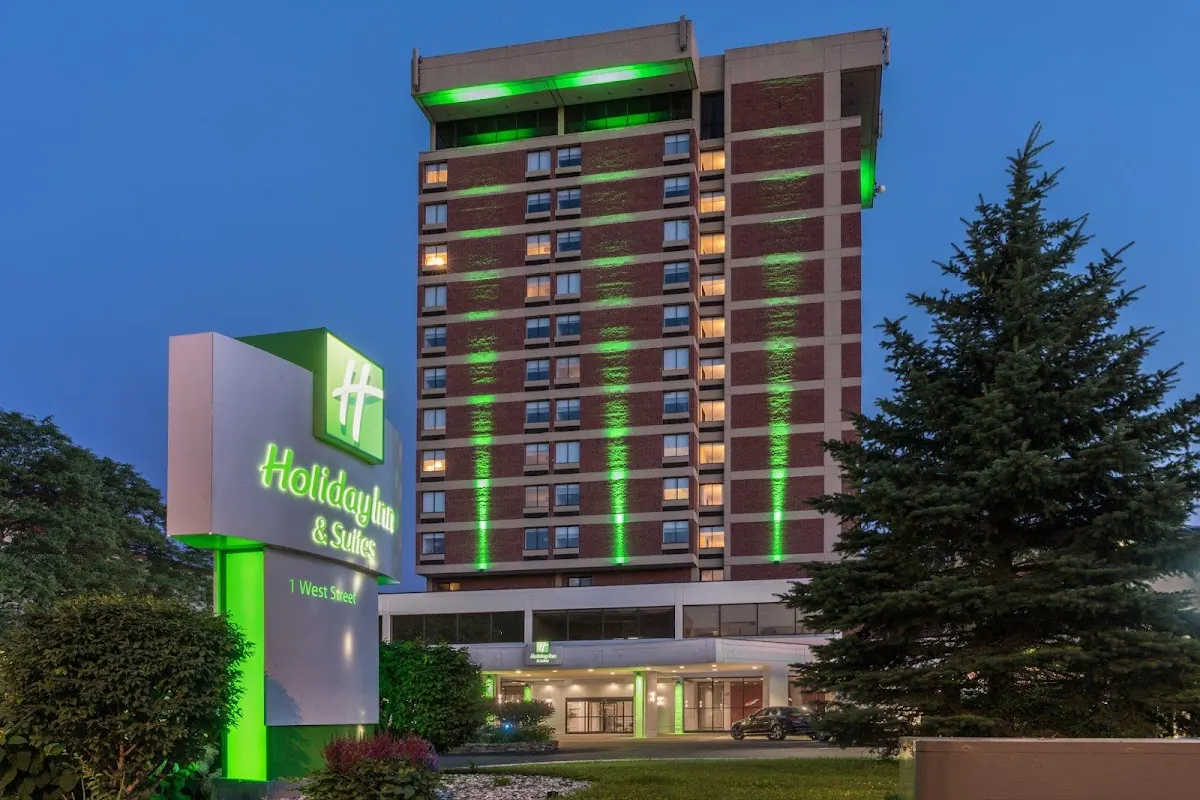 Holiday Inn & Suites Pittsfield-Berkshires by IHG