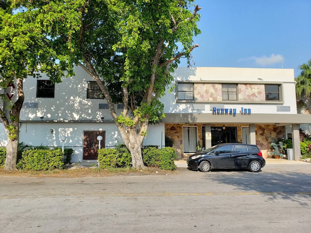 Runway Inn Miami Airport Hotel