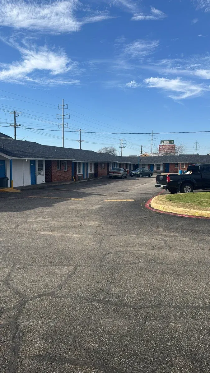 Cole Manor Motel By OYO Love Field Market Center