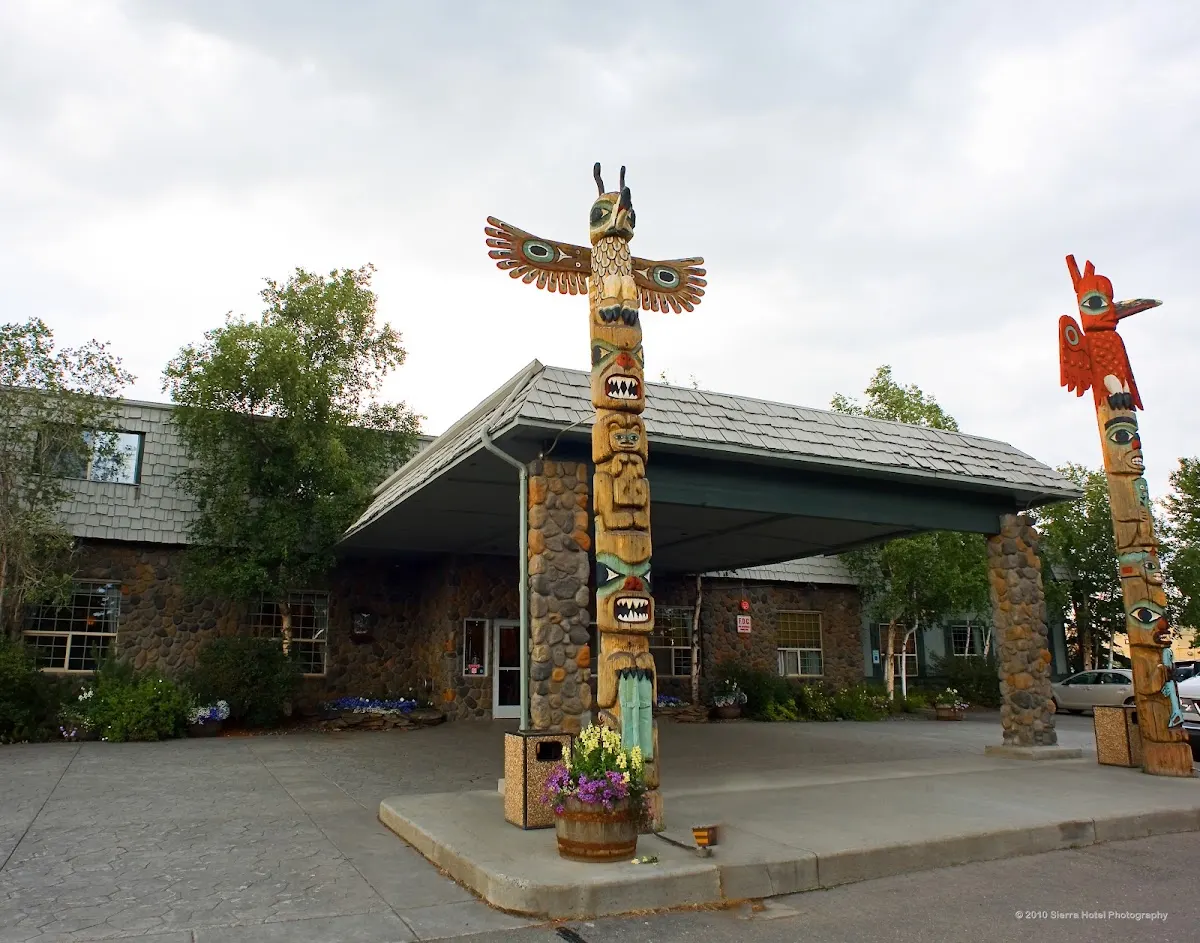 Coast Inn at Lake Hood