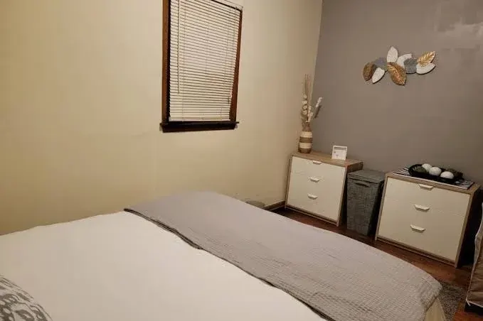 Rustic Riverwest 2-Bedroom Apartment. Conveniently on Locust, 1mi to UW Milw.