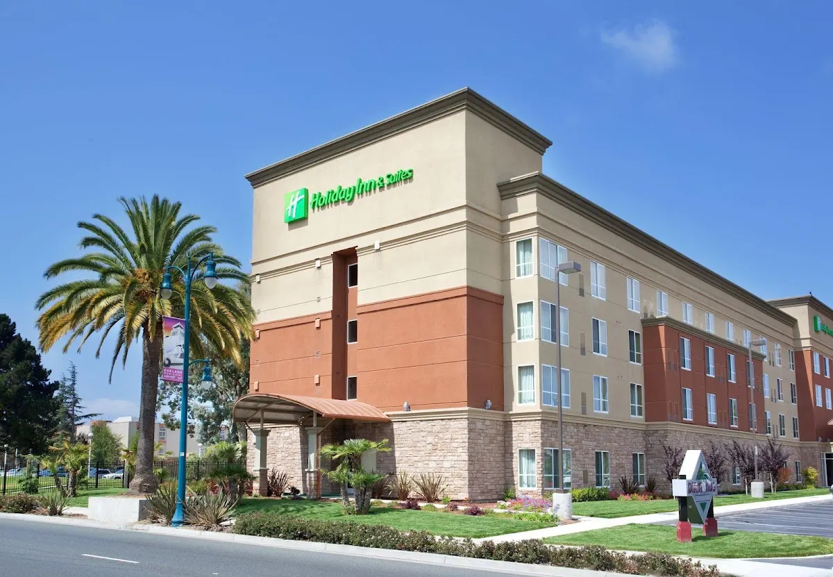 Holiday Inn & Suites Oakland - Airport by IHG