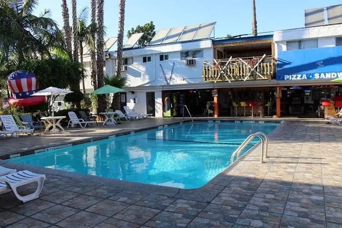 Tradewinds Airport Hotel