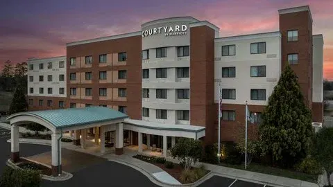 Courtyard by Marriott Greensboro Airport