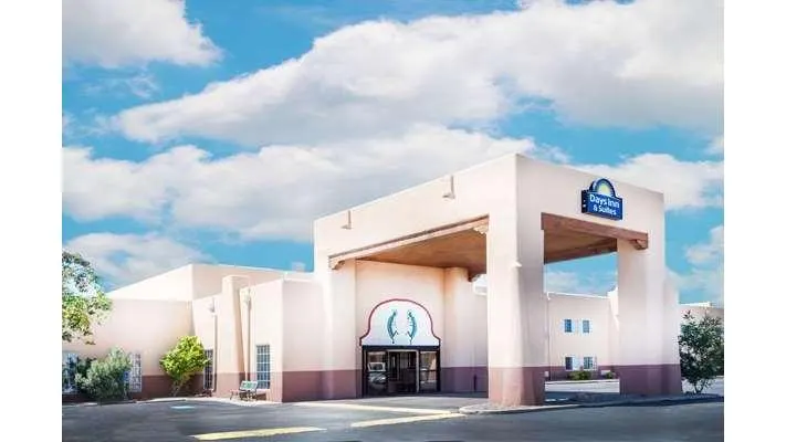 Days Inn & Suites by Wyndham Lordsburg