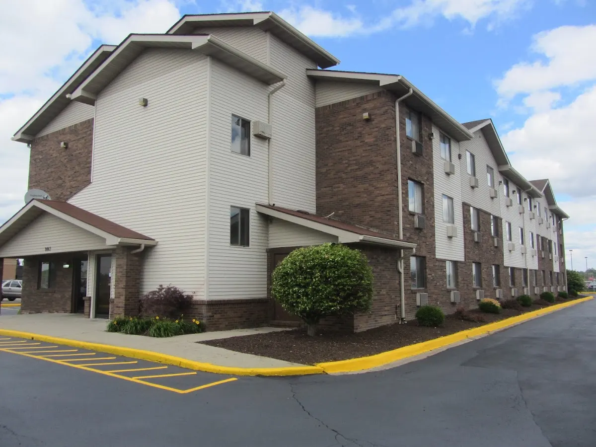 American Inn & Suites Romulus DTW