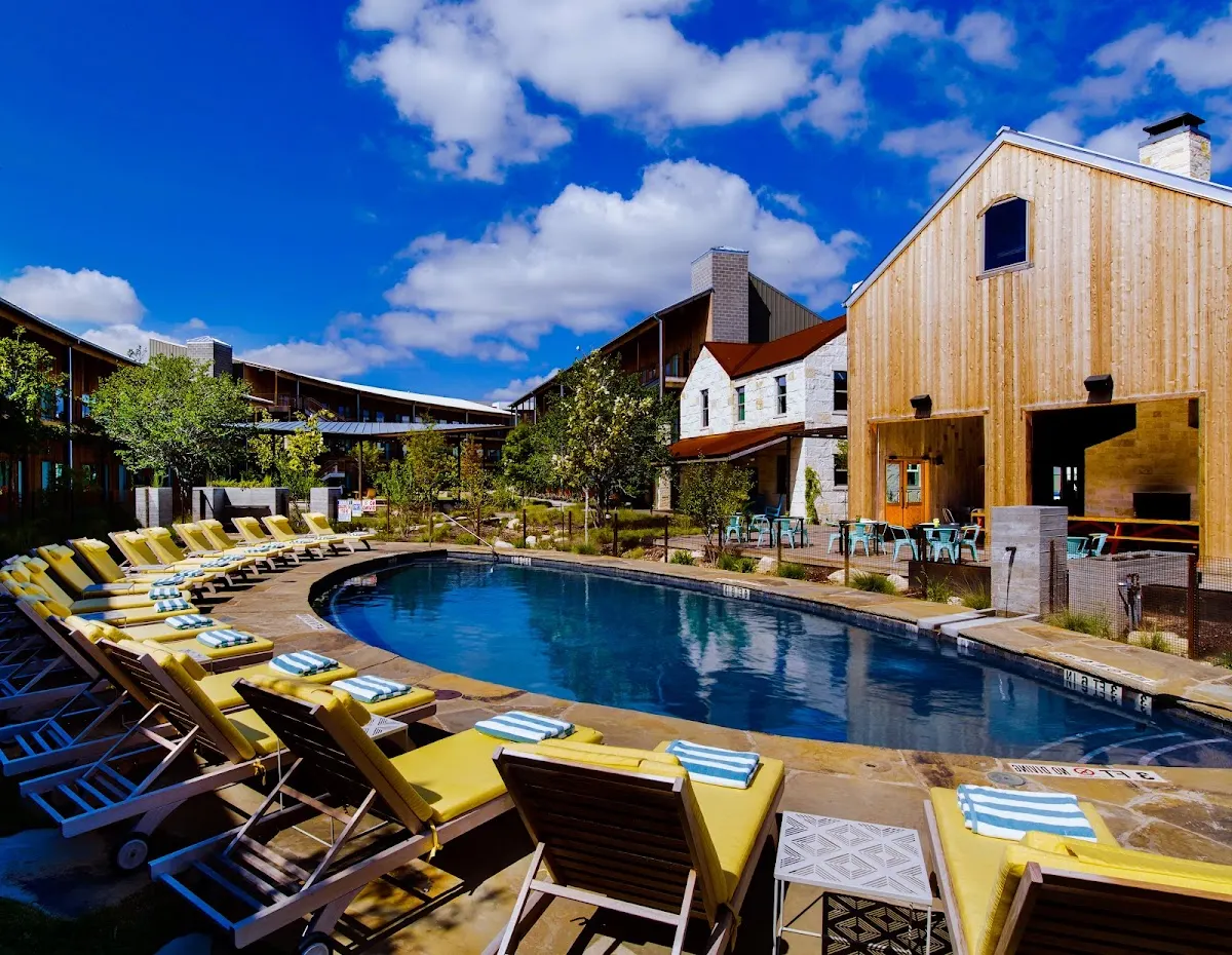 Lone Star Court, Valencia Collection