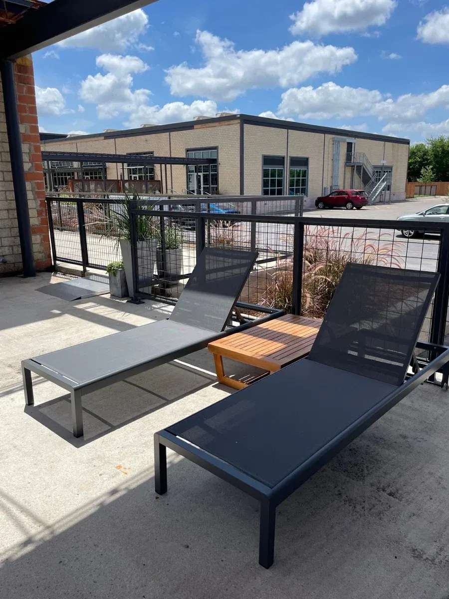 Fyrebird Place: 5-Bedroom Industrial B&B Loft w/Private Pavilion & Yard