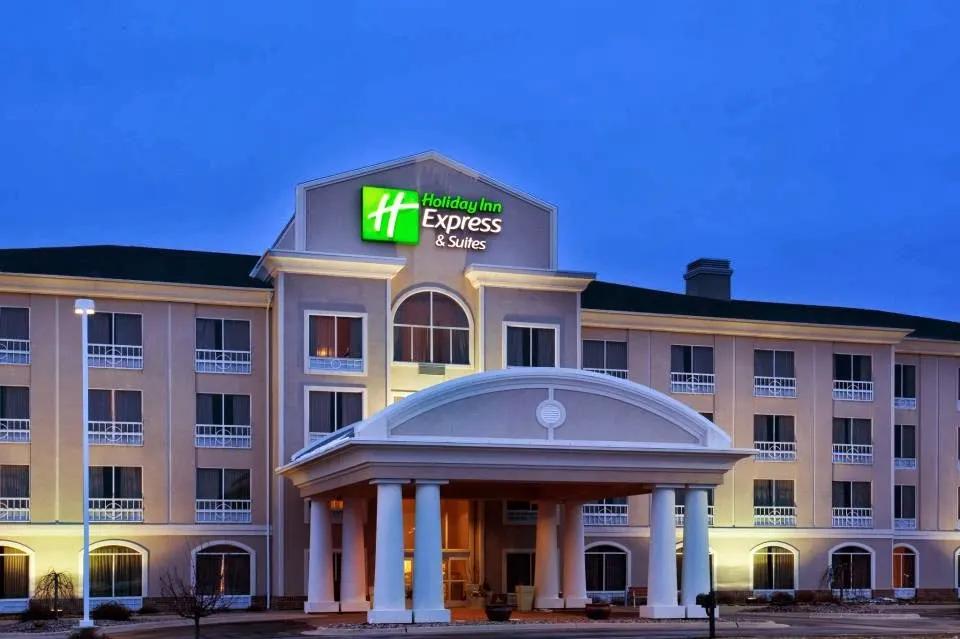 Holiday Inn Express & Suites Rockford - Loves Park, an IHG Hotel